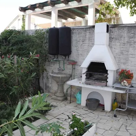 Apartment In 5818 Selce