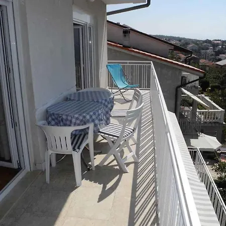 Apartment In 5818